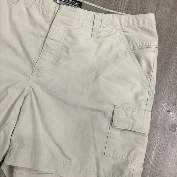Women's Columbia XCO Medium 10 Cargo Shorts Khaki Khakis Chino Hiking Active EUC - Picture 5 of 10